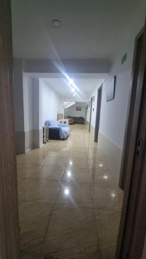 Femi Ji Hotel Batoemi Buitenkant foto