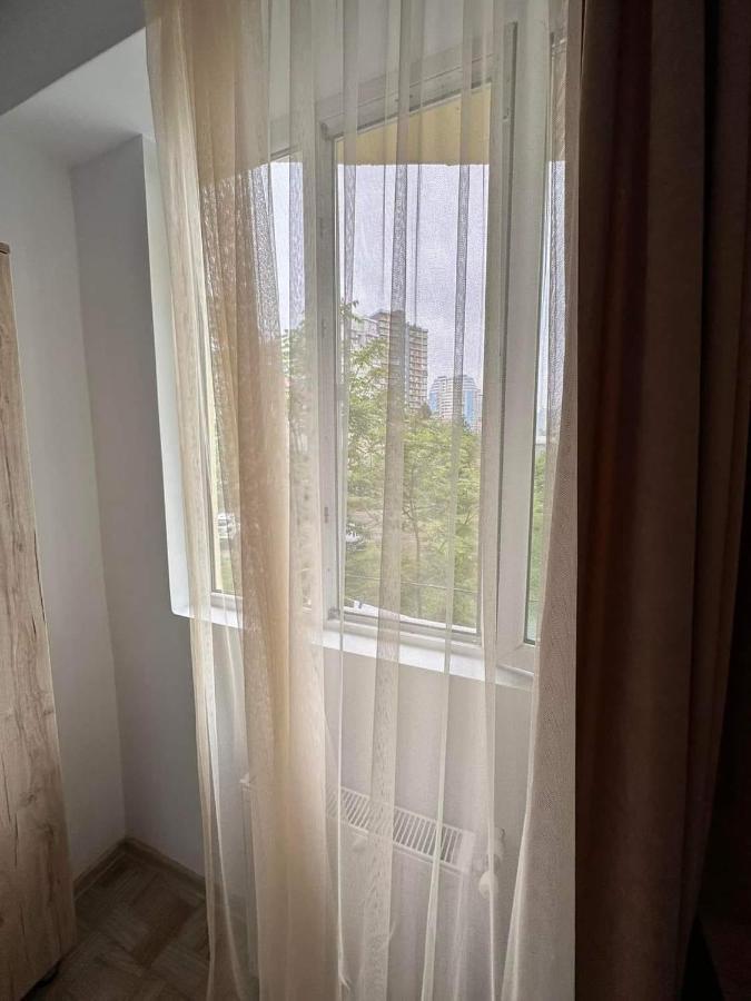 Femi Ji Hotel Batoemi Buitenkant foto