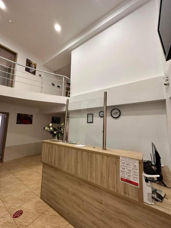 Femi Ji Hotel Batoemi Buitenkant foto